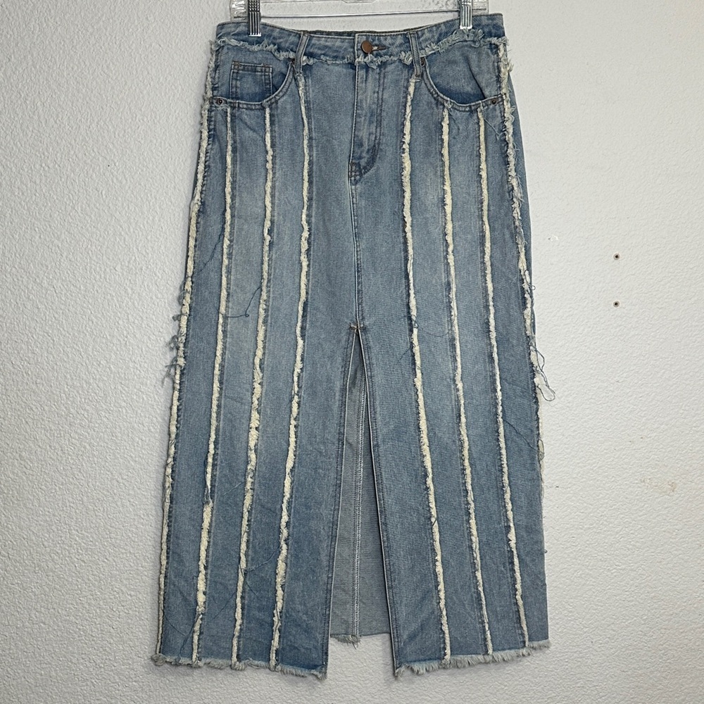 Blue B Distressed Vertical Stripe Denim Maxi Skirt‎ Women’s Size Large Raw Hem